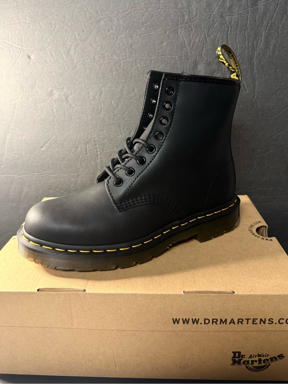 NWT Dr. Martens 1460 SR Smooth Leather Lace Up Boots Men’s Size 8/Women’s 9